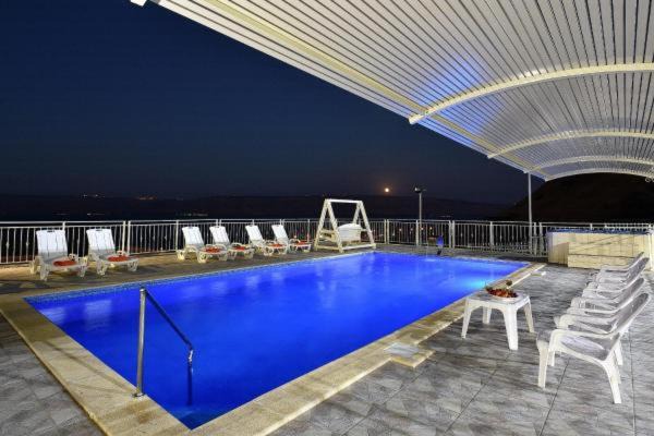 Tiberias Cabin | אחוזת חוף כנרת kinneret village