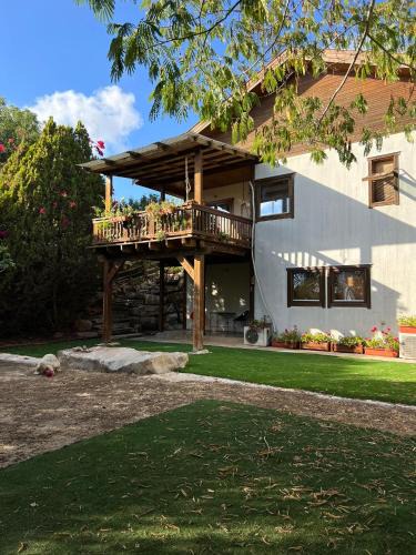 Kfar Vradim Apartment | אירוח בכפר ורדים גברת פלפלת