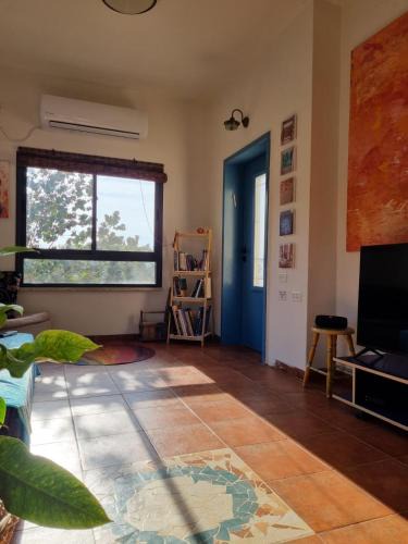 Sapir Apartment | בין צבעי החול