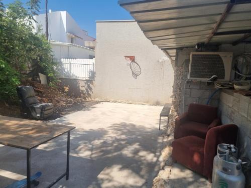 Qiryat Shemona House | בית קרקע לנופש עם חצר גדולה במרכז קרית שמונה