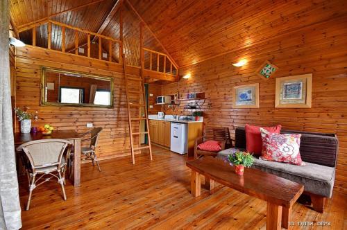 Vered Hagalil Cabin | בקתות טוסקנה