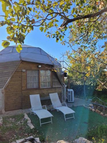 Manot Other | בקתת עץ בחורש במנות - דום גיאודזי - Wooden cabin in Manot