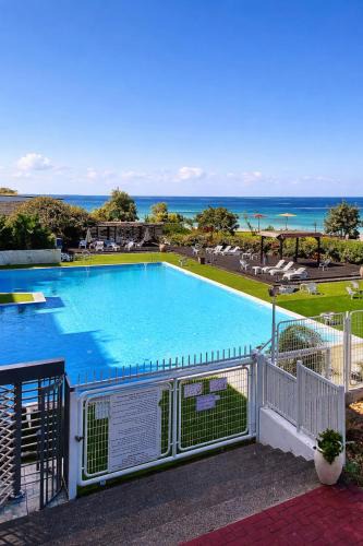Nahariya Apartment | דירת גן על הים בנהריה
