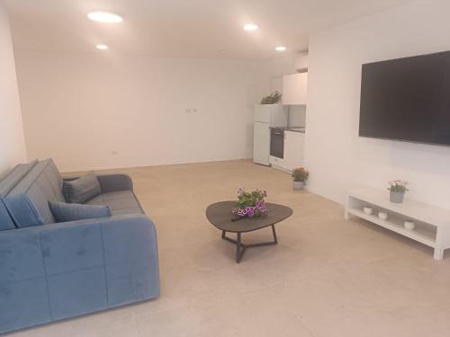 Caesarea Bed & Breakfast | המטרופולו