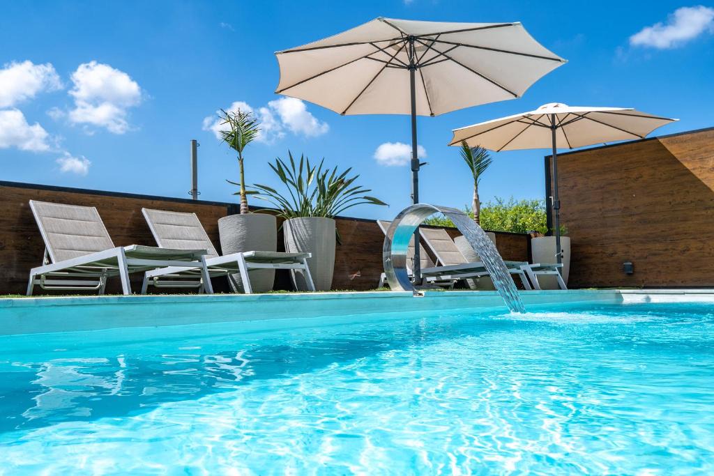 Mateh Asher Apartment | הפנינה הרומנטית - 2 צימרים מושלמים עם בריכה משותפת