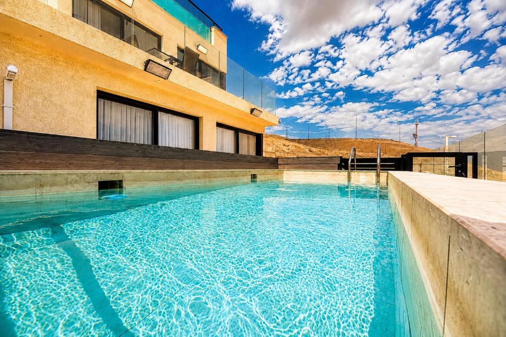 Neve Zohar Apartment | וילה לה מר - וילה עם בריכה ו-3 סוויטות מדהימות עם נוף לים המלח