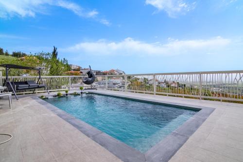 Nof Kinneret Villa | וילה סאן לייט - 5 חדרי שינה כולל ממ"ד, ג'קוזי חיצוני ובריכה מול הנוף של כנרת