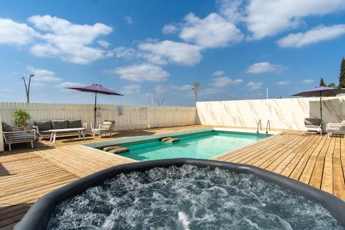 Tiberias Apartment | וילת האגם - וילה מושלמת למשפחות עם בריכה פרטית