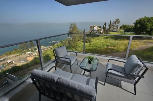 Tiberias House | חופש יהונתן-דירה עם נוף מטורף לכנרת Hofesh Yehonatan Sea of Galilee View