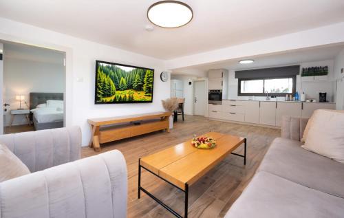 Rehov Apartment | לב המעיין- סוויטה מושלמת עם ג'קוזי במושב פסטורלי