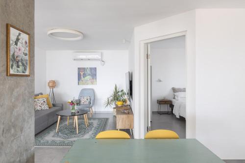Yavne'el House | לגעת בלב