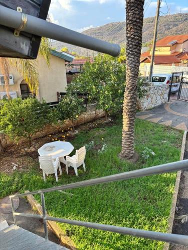 Shlomi Apartment | מול ההר