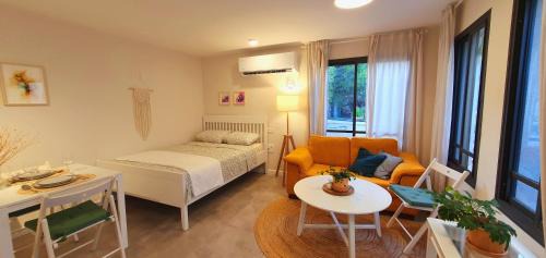 Galil Tachton Apartment | מקום להיות סוויטה אדריכלית זוגית