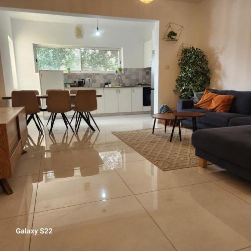 Tiberias House | שירת רבקה