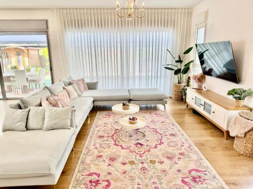 Gidona Apartment | שלווה בגלבוע - וילה מדהימה עם ג'קוזי ובריכה בגדעונה