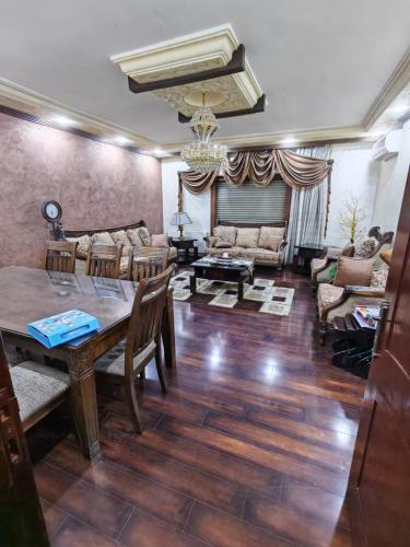 Jordan Apartment | اربد التخصصي قرب بوابه الطب لجامعه اليرموك والاقتصاد 220متر سووووبر ديلوكس