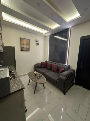 Suwailih Apartment | شقة أنيقة-غرفتين وصالة مع بلكونة Stylish 2-Bedroom Apartment with Balcony