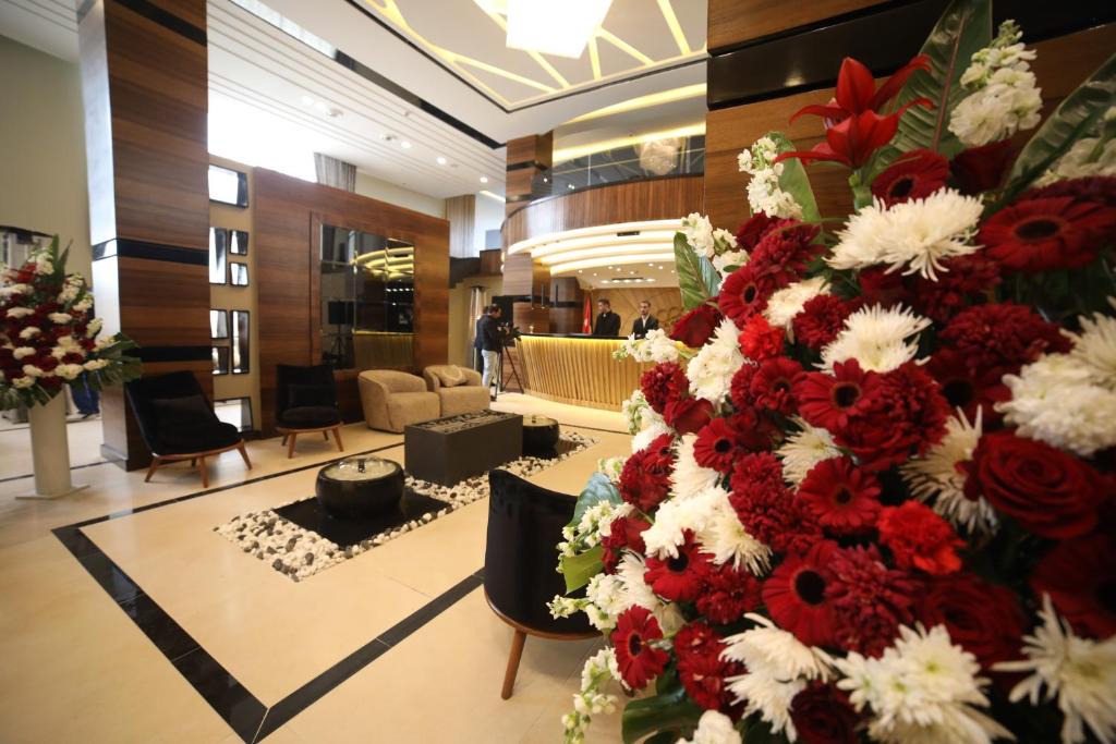Al Jubeiha Apartment | فندق صحارى الخليج Sahara Gulf Hotel Apartments