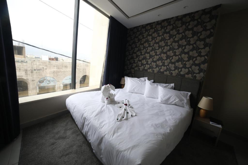 Al Jubeiha Apartment | فندق صحارى الخليج Sahara Gulf Hotel Apartments