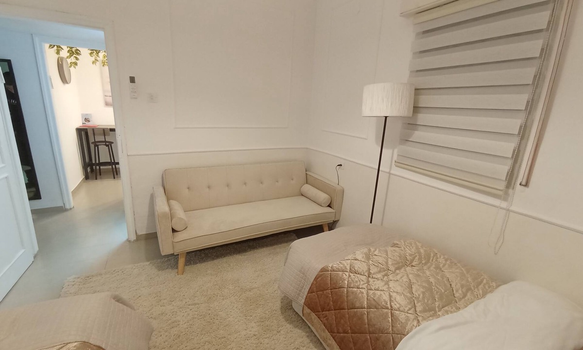 Safed Apartment | 1-bedroom, AC, Wifi, 10 minutes from Rashbi, 3 minutes from Safed Old City