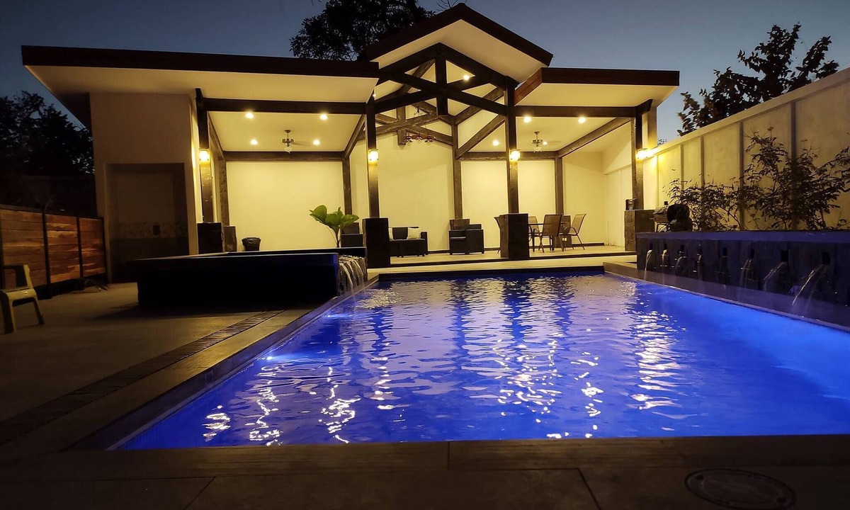 Guardia House | #1 New & Modern 2 bed Suite With Shared Pool