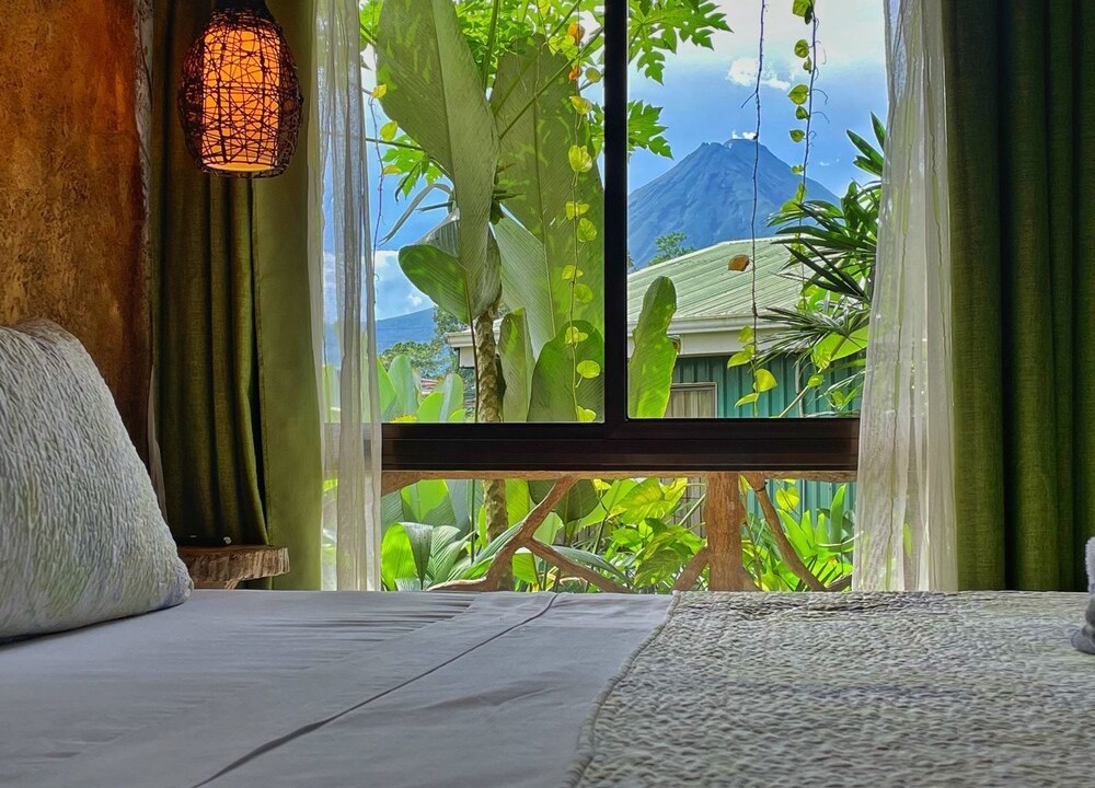 La Fortuna Apartment | #16 Stylish Rustic Studio & Outdoor Jacuzzi