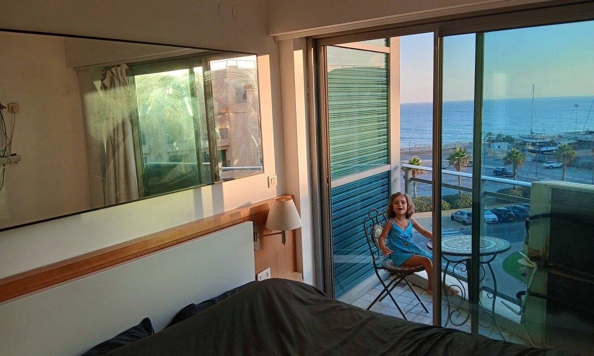 Herzliya Pituach Hotel | 2 bed room Hotel Suites in Fabulous Herzliya with WiFi, AC, fitness room