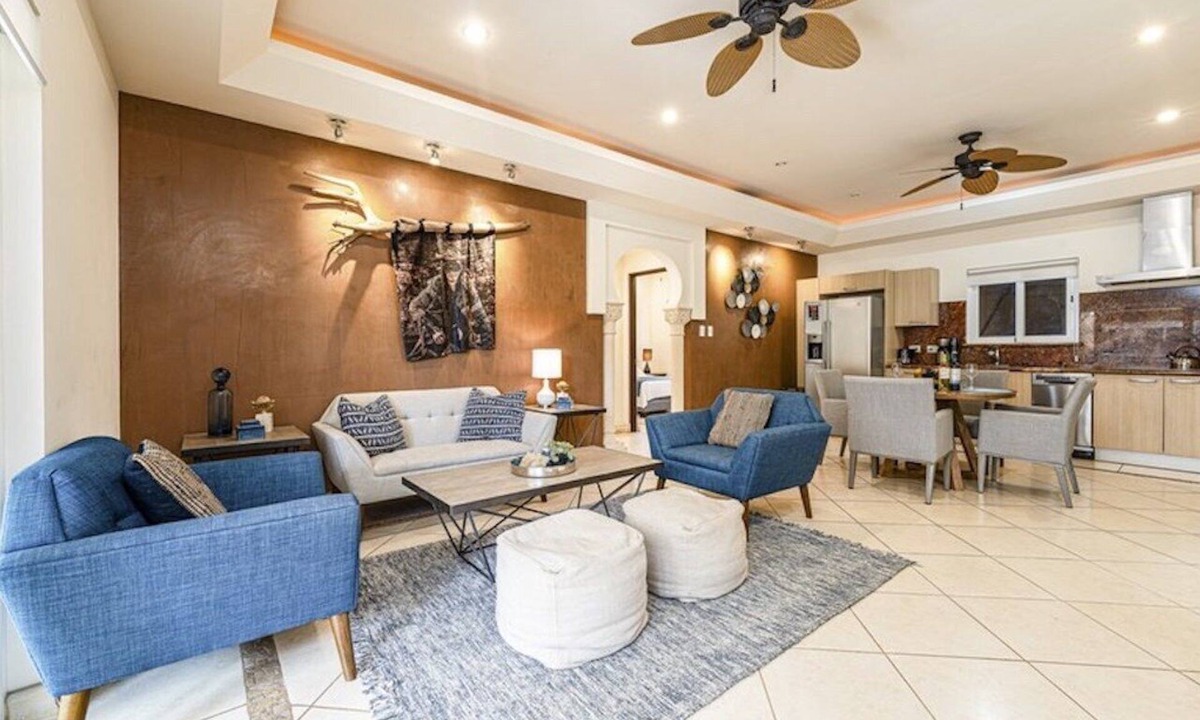 Tamarindo Condo | 2 Bedroom 2.5 bath Spacious Condo1min walk to Beach in Tamarindo Center Sleep 6