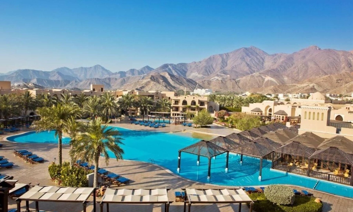 Al Aqah Hotel | 2 Spacious Light-filled Rooms w/Pool Access near Diving Spots - Ideal Escapes