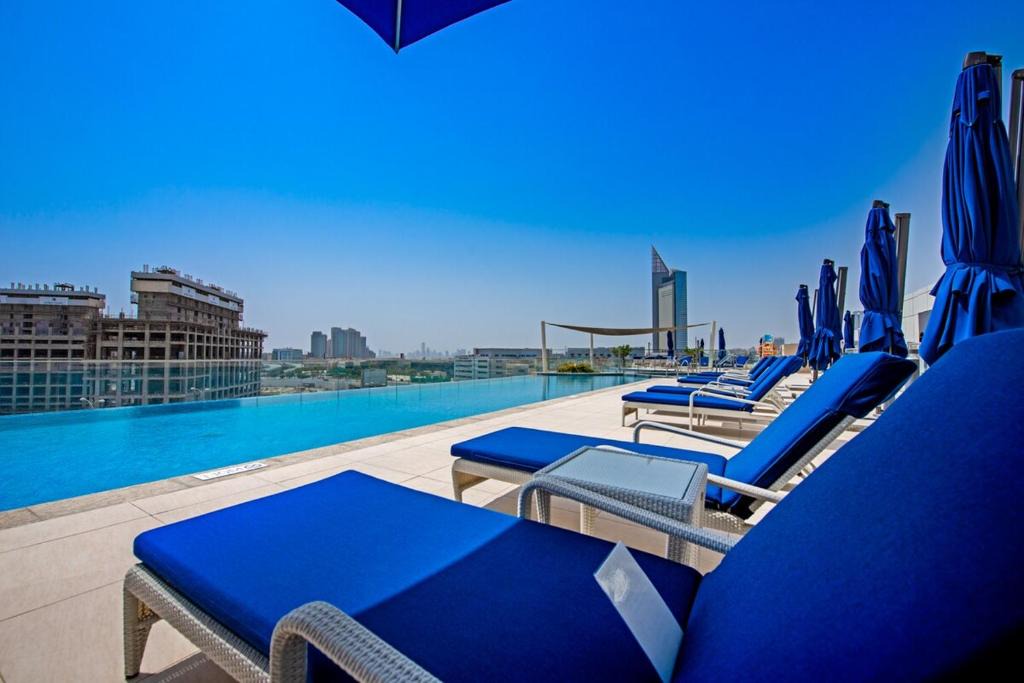 Dubai Media City Apartment | 20th Floor Beach View Retreat, Palm View