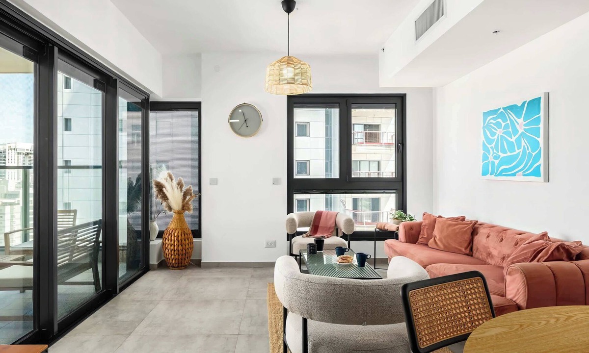 Bat Yam Apartment | 24th Floor 3BR Tower | Sea & City View | Mamad