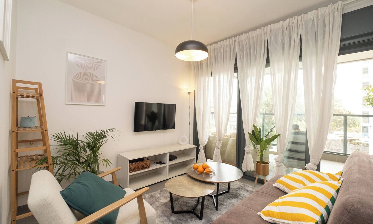 Tel Aviv Apartment | 2br with balcony in new building