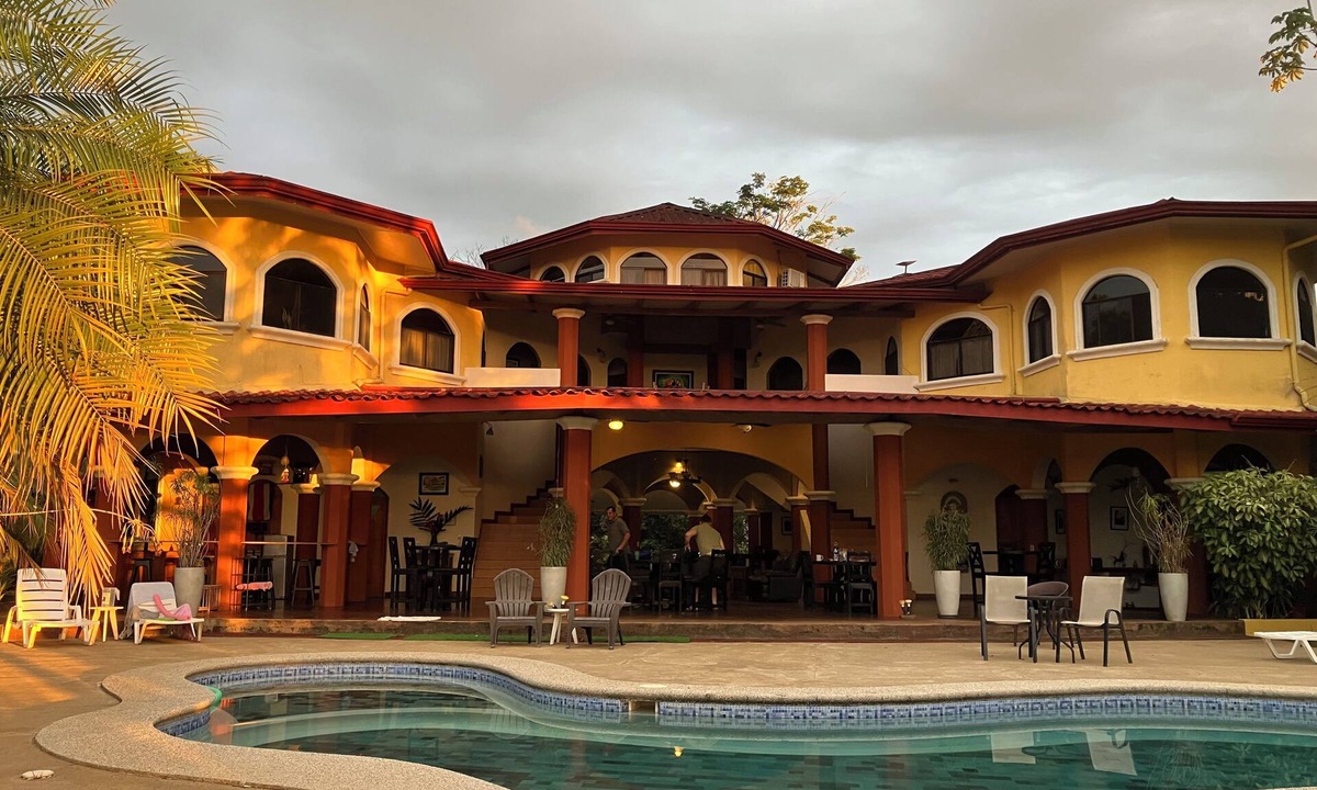 Alfombra Villa | 3BR Fully staffed Jungle Villa with Toucans, Mountains and Waterfalls!