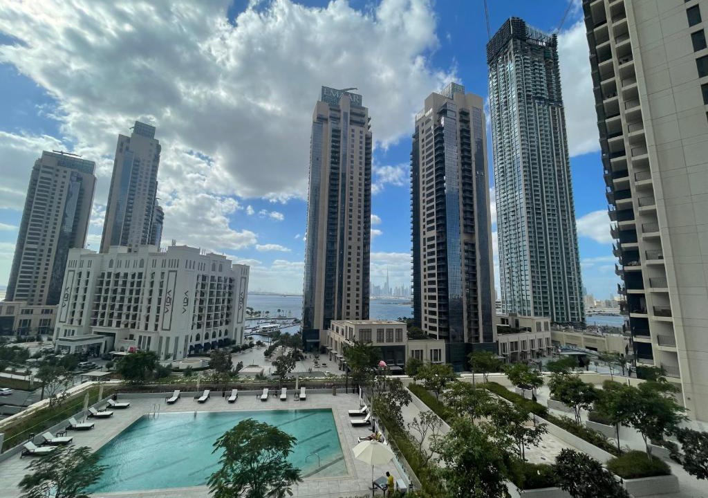 Dubai Apartment | 3BR Haven with Burj Views by MagnoliasVHR