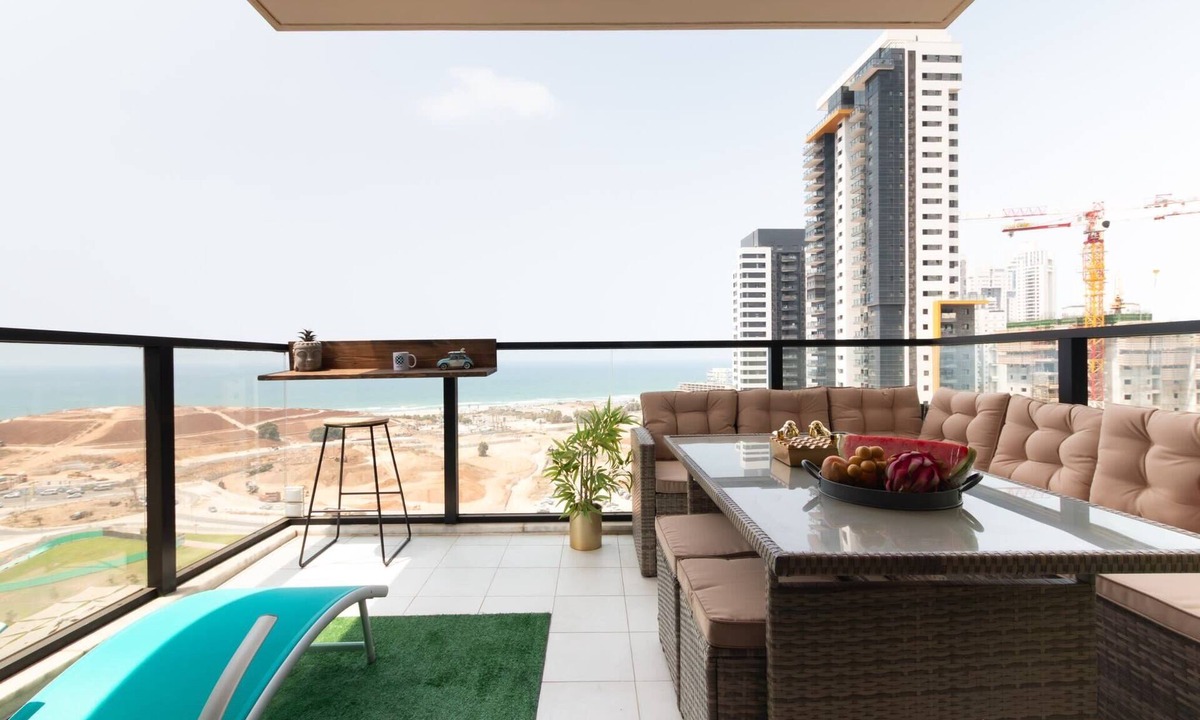 Bat Yam Apartment | 3BR SeaFront APT Prestigious Tower | Mamad