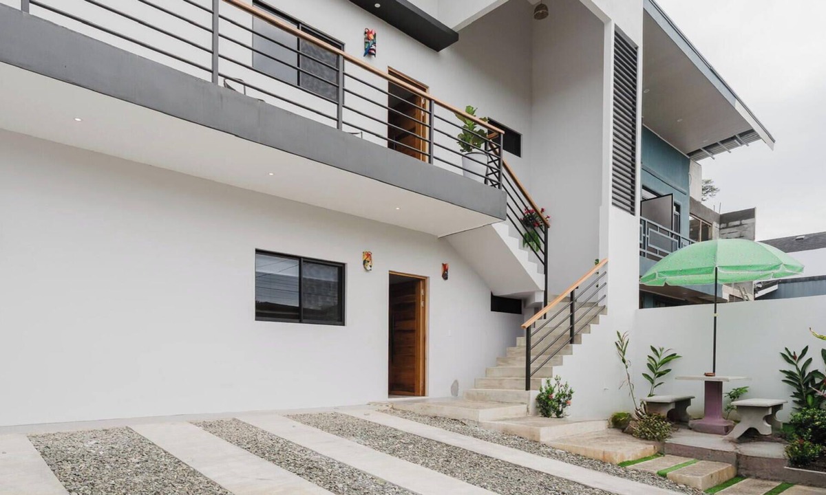 El Cerro Villa | 4-bedroom Villa in Quepos close to Manuel Antonio w/Pool; A/C & TV in every room