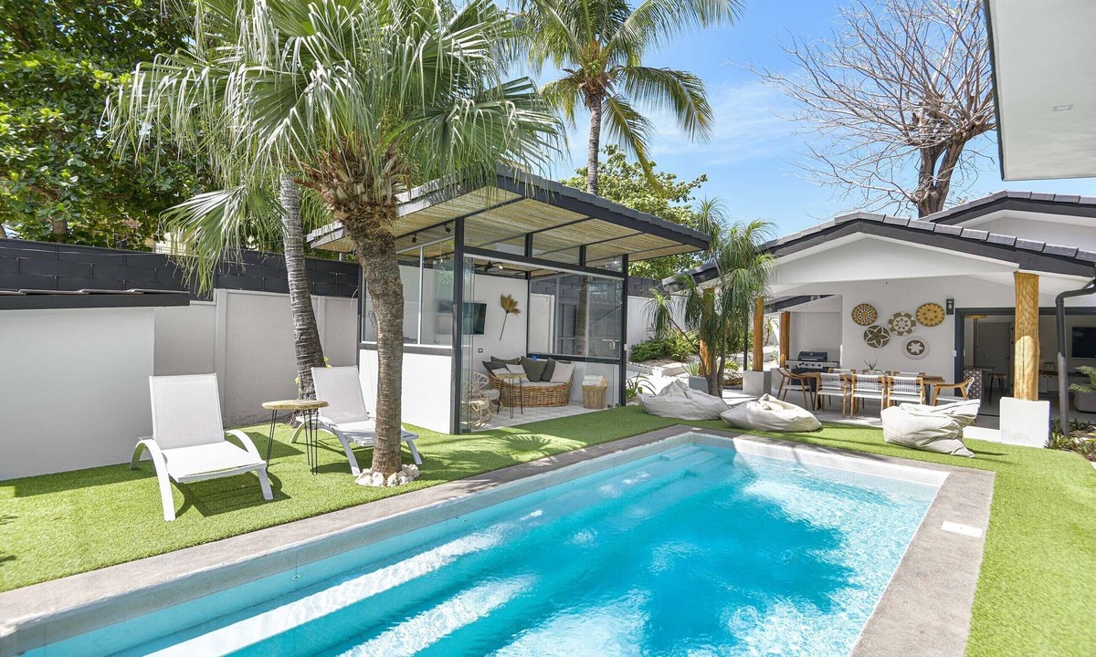 Playa Langosta House | 4 Bedrooms 8 Guests Walk to Beach Private Pool Playa Langosta Tamarindo