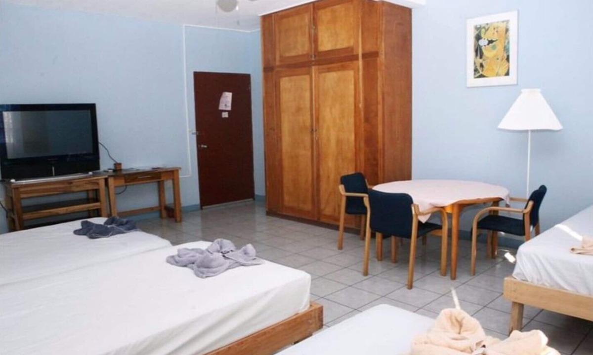 Managua Bed & Breakfast | 4-D ROOM - 2 SINGLE BEDS