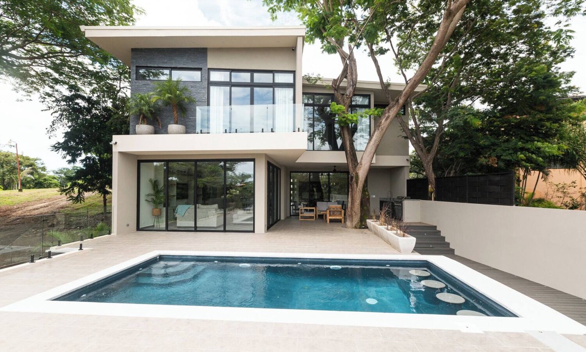 Playa Langosta House | 5-Bedroom Villa in Guard Gated Beachfront Community, Tamarindo/Langosta w/Xtras