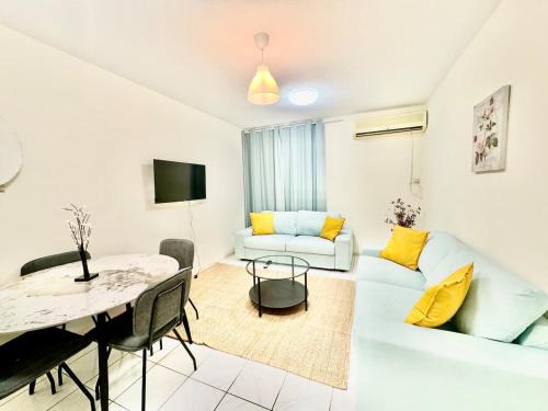 Al Mankhool Apartment | 5 mins walk to Burjuman metro