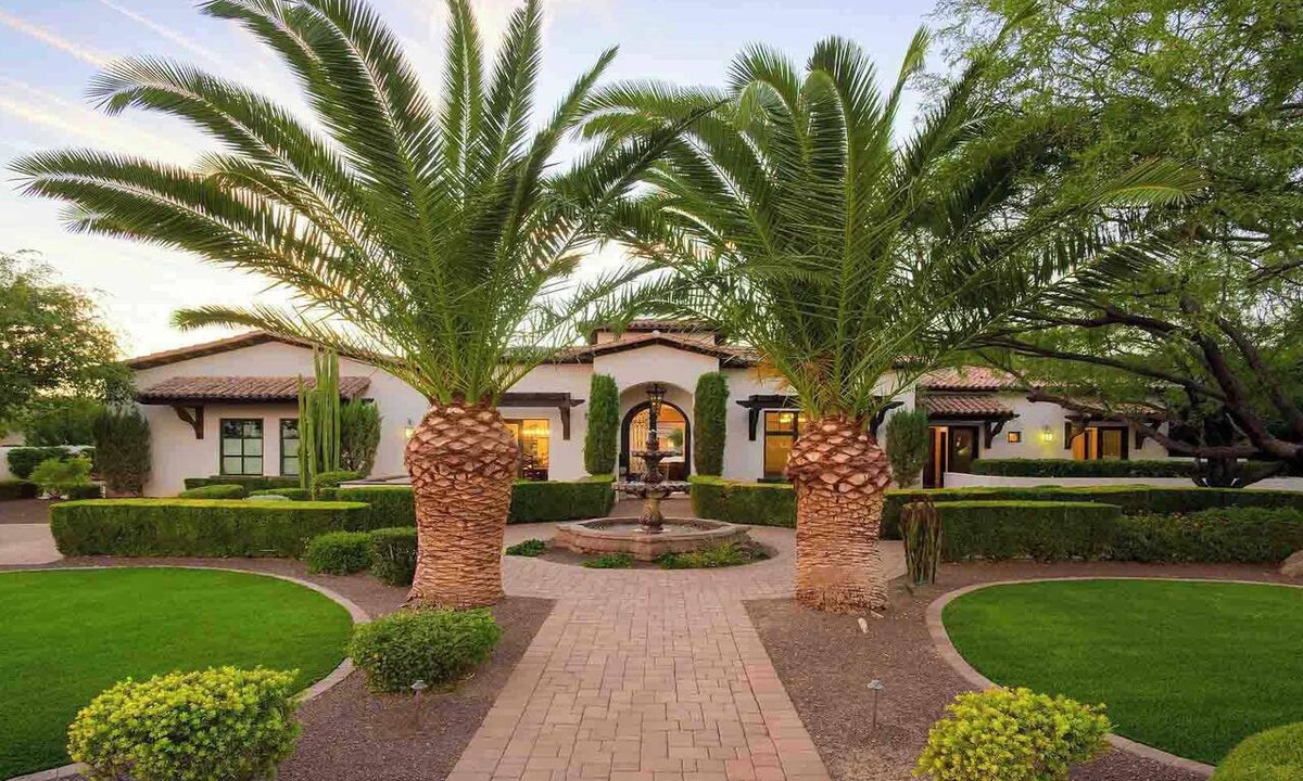 Country Club Acres House | 8BR Paradise Valley Estate - Heated Pool, Spa & Sports