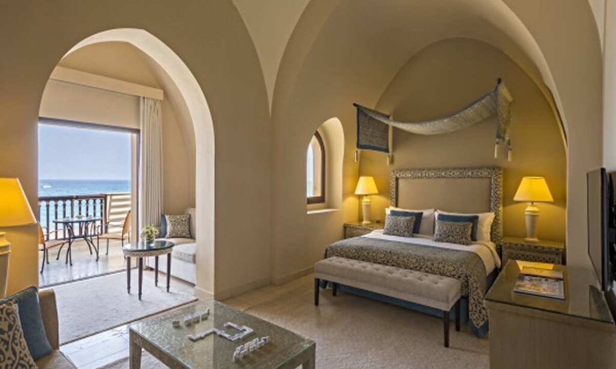 Al Aqah Hotel | A Spacious Suite Room Near Snoopy Island - Perfect for Beach Adventures