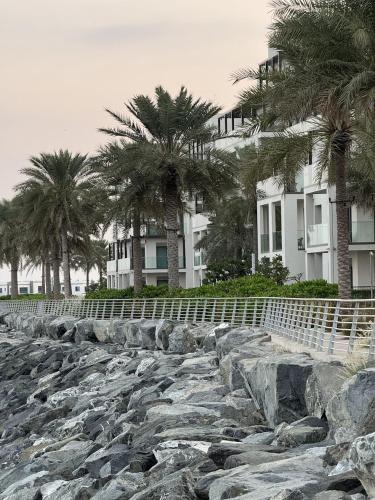 Al Kubus Apartment | Address Beach Resort Fujairah - BLUE WORLD