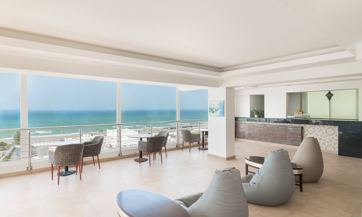 Seeb Hotel | Al Hail Waves Hotel Managed By Centara