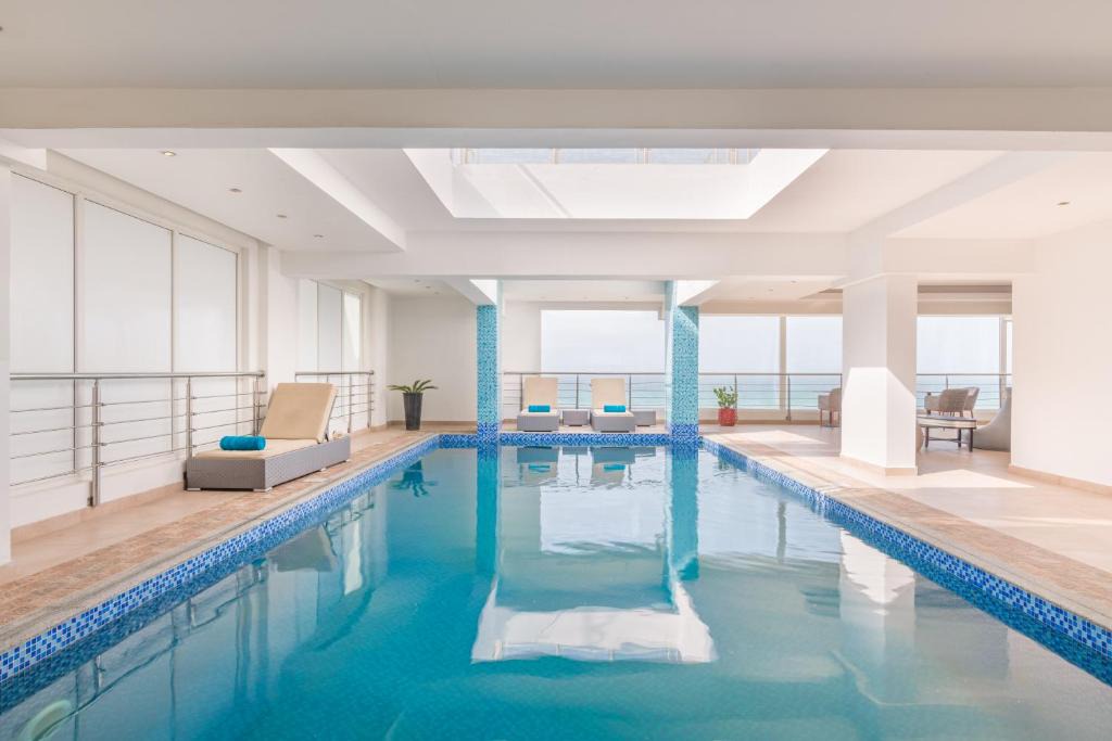 Seeb Hotel | Al Hail Waves Hotel Managed By Centara
