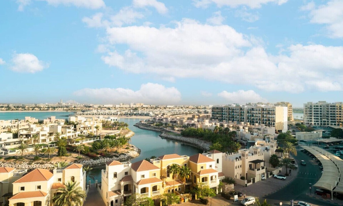 Al Hamra Village House | Al Hamra Beachfront 1BR – Sea View, Pool, Gym & Marina Access