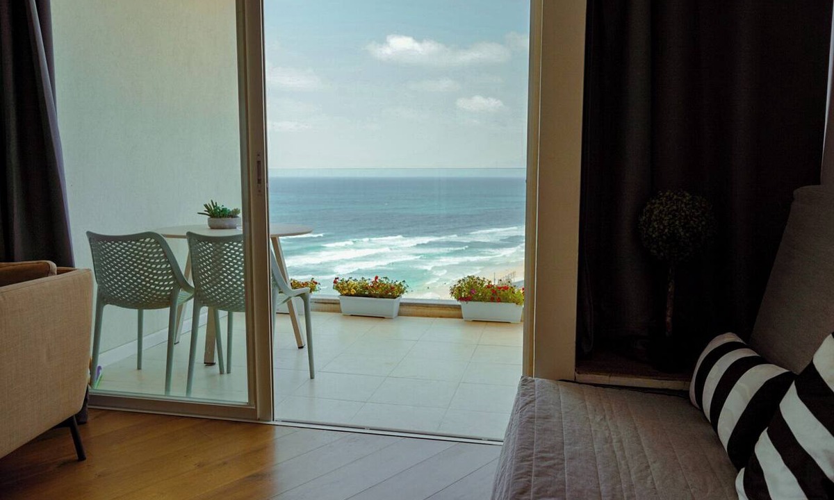 Herzliya Pituach Apartment | Amano Sewview Suit - Spacious sea-view suite with balcony