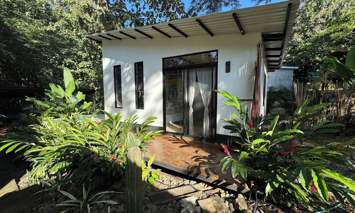 Los Pargos House | Artist-designed bungalow by the beach in Playa Negra with pool, AC, WiFi