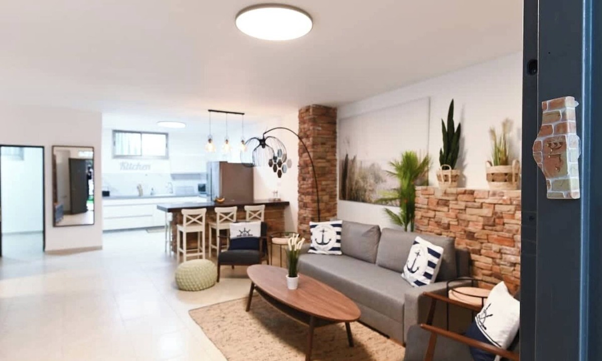 Tiberias Old City Apartment | Atlantis Beach Garden Apartment