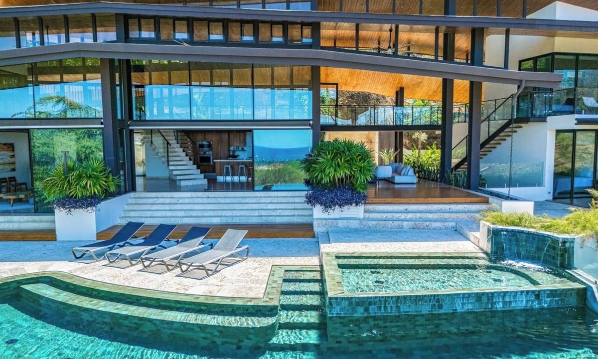 Tamarindo Villa | Award Nominated Villa, 5BDR, Pool, Gym, Oceanview, Staff